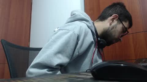 Snapshot of fvckhorneyguy chatting on February 18, 4:26 am andrew online show from February 18, 4:26 am