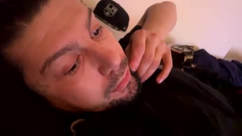 yeeah online show from December 8, 4:35 am