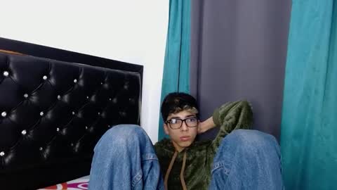 gabriel_x18 online show from March 3, 5:26 am