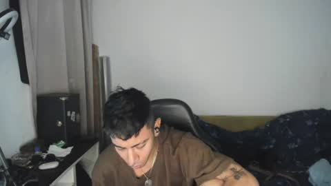 Snapshot of game__over420 chatting on December 17, 2:23 am game__over420 online show from December 17, 2:23 am