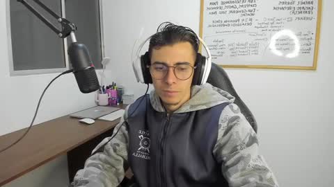 Snapshot of gametommy chatting on December 12, 11:36 pm Tommy online show from December 12, 11:36 pm