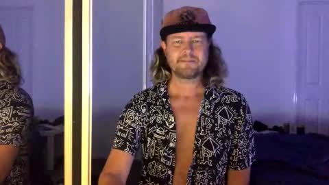 gcsurfer81 online show from March 13, 8:22 am