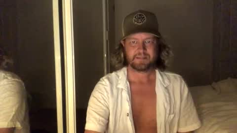 gcsurfer81 online show from October 18, 9:36 am