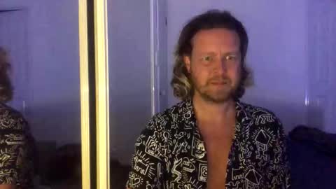 gcsurfer81 online show from November 3, 8:51 am