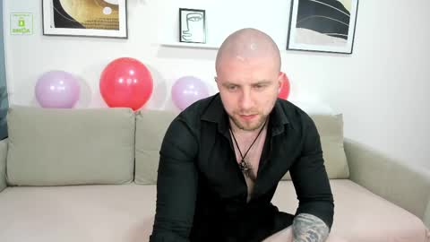 Snapshot of gerard_finbar chatting on February 14, 6:56 am Gerard Finbar online show from February 14, 6:56 am