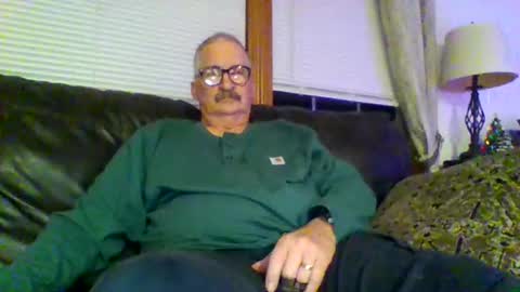 Snapshot of ghost2534 chatting on December 25, 4:33 am ghost2534 online show from December 25, 4:33 am