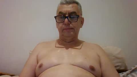 Snapshot of gigi1970 chatting on December 25, 8:17 pm gigi1970 online show from December 25, 8:17 pm