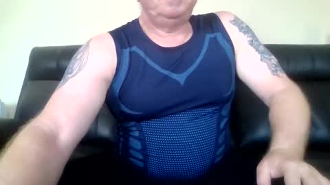 gimmmieoooo online show from April 6, 5:19 am