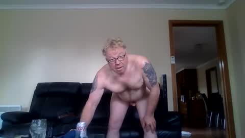 gimmmieoooo online show from February 4, 6:41 am