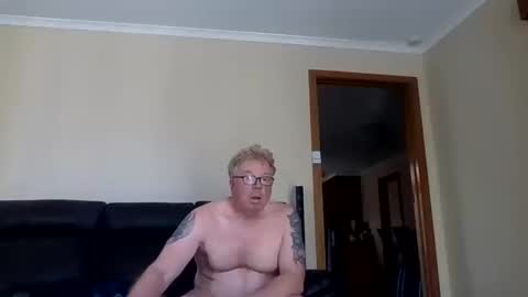 gimmmieoooo online show from December 18, 5:47 am