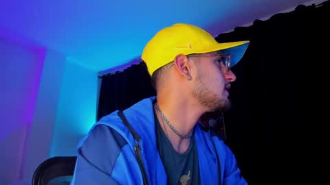 Snapshot of giomar_reyes chatting on January 10, 2:57 am GIOMAR REYES online show from January 10, 2:57 am