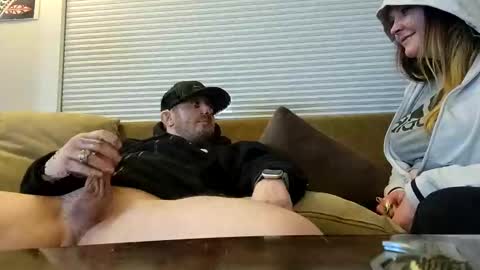 Snapshot of girthylax51 chatting on March 7, 7:19 am BIG K online show from March 7, 7:19 am