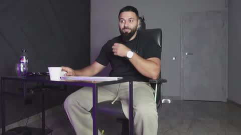 Matthew .. for short call me Matt online show from October 18, 8:03 pm