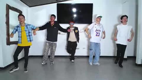 THOMAS AND DAMIAND online show from October 26, 6:32 pm