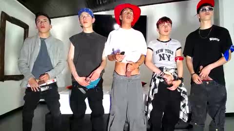 THOMAS AND DAMIAND online show from October 17, 5:50 pm