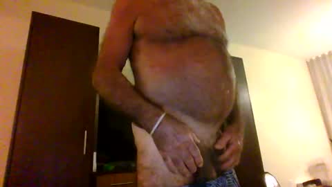 Snapshot of gojo885 chatting on March 3, 3:39 am gojo885 online show from March 3, 3:39 am