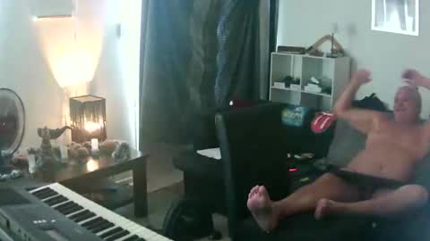 goldyguy011 online show from December 3, 2:06 am