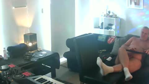 goldyguy011 online show from October 1, 1:42 am