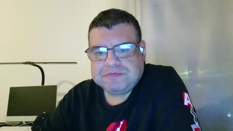 gomezgonz5 online show from September 11, 7:24 pm