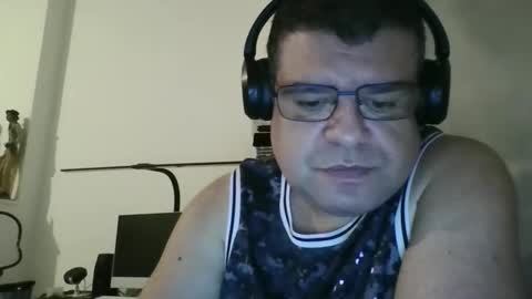 gomezgonz5 online show from September 15, 9:49 pm