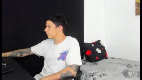 Snapshot of goodboy69i chatting on February 18, 10:03 pm goodboy69i online show from February 18, 10:03 pm