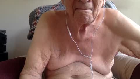 Snapshot of goodgrief12345 chatting on September 18, 8:11 pm Sweet old guy online show from September 18, 8:11 pm