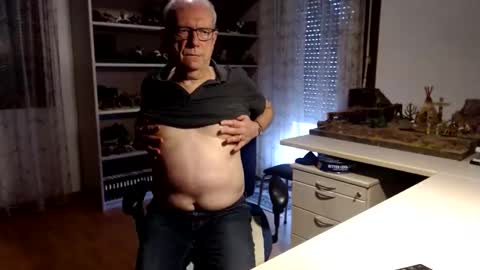 Snapshot of grandpach chatting on February 23, 11:50 am grandpach online show from February 23, 11:50 am