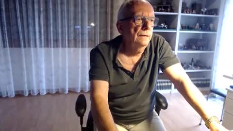 Snapshot of grandpach chatting on October 11, 11:47 am grandpach online show from October 11, 11:47 am