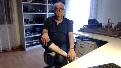 Snapshot of grandpach chatting on February 24, 8:17 am grandpach online show from February 24, 8:17 am
