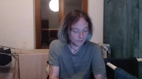 Snapshot of greenmoon88888 chatting on December 7, 2:20 am Greenmoon online show from December 7, 2:20 am