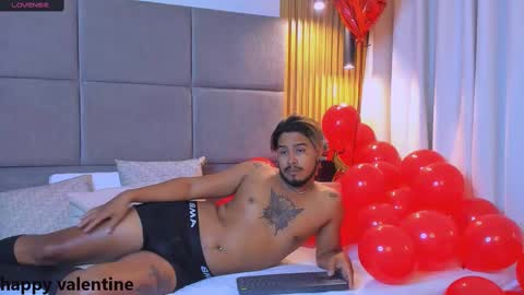 Snapshot of gregoriiandmax chatting on February 14, 1:29 pm Gregori online show from February 14, 1:29 pm