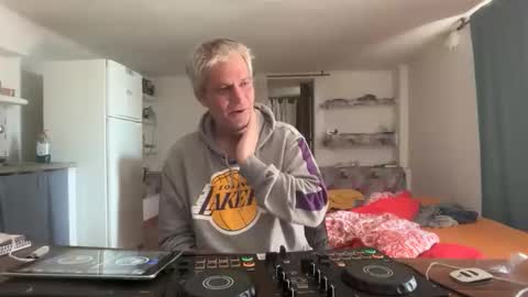 guardiannif_ online show from February 27, 3:11 pm