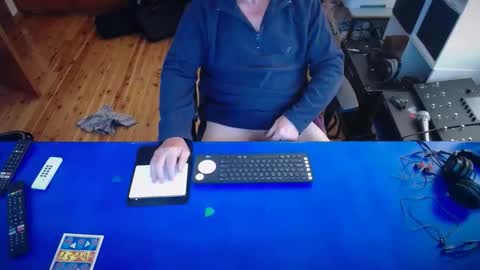 guesswhatigot2 online show from December 2, 8:06 am