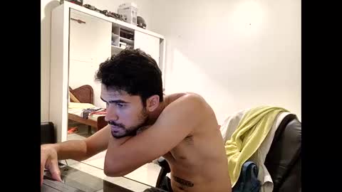 guguzinhox online show from November 22, 1:16 am