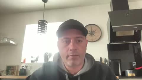 guil0 online show from March 1, 5:01 pm