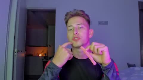 Oliver online show from December 22, 9:45 pm