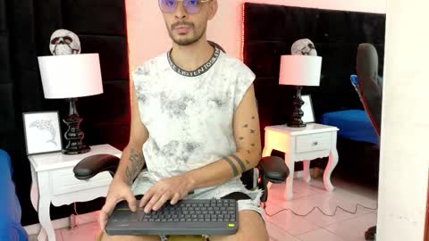 Snapshot of hairy_diamond chatting on October 14, 11:06 am H A I R Y D I A M O N D online show from October 14, 11:06 am