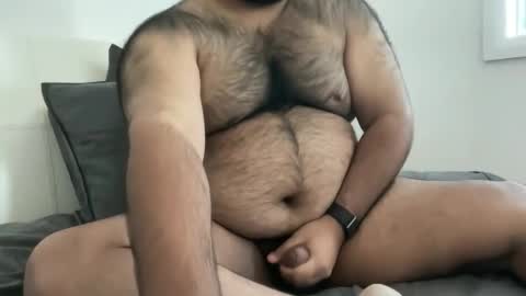 hairyaussie00 online show from April 8, 1:17 am