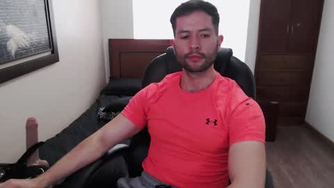 Snapshot of hairyncuteass chatting on February 11, 3:29 pm hairyncuteass online show from February 11, 3:29 pm