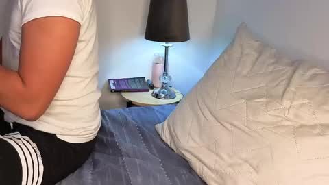 Independent       model  online show from November 6, 12:46 am