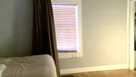 halycon2147818 online show from April 14, 7:35 pm