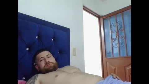 hammerwhithe01 online show from December 16, 1:40 pm