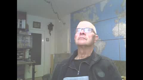 Snapshot of hamto65 chatting on March 5, 8:55 pm Prefer men 80 online show from March 5, 8:55 pm