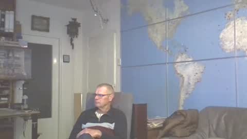 Snapshot of hamto65 chatting on March 3, 9:01 pm Prefer men 80 online show from March 3, 9:01 pm