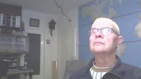 Snapshot of hamto65 chatting on March 4, 9:00 pm Prefer men 80 online show from March 4, 9:00 pm