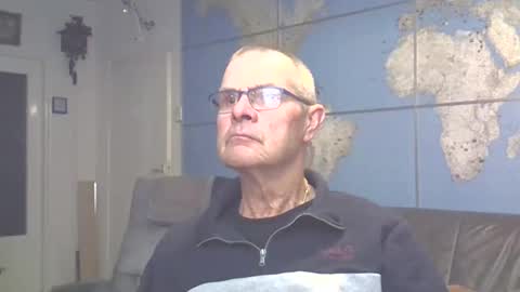 Snapshot of hamto65 chatting on March 8, 8:24 pm Prefer men 80 online show from March 8, 8:24 pm