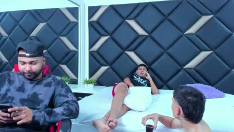 leonardfarrucknick and otis online show from November 28, 1:35 pm