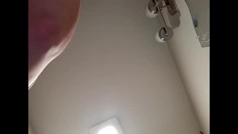 handsomedaddy198923 online show from October 18, 7:13 am