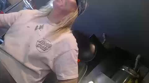 handystud33 online show from October 13, 3:23 am