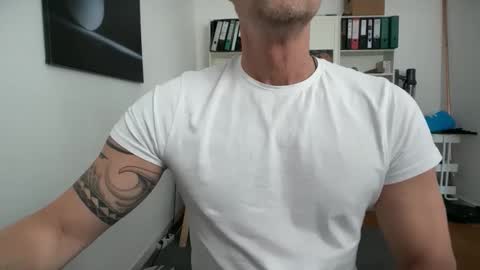 hanky online show from March 19, 1:03 pm